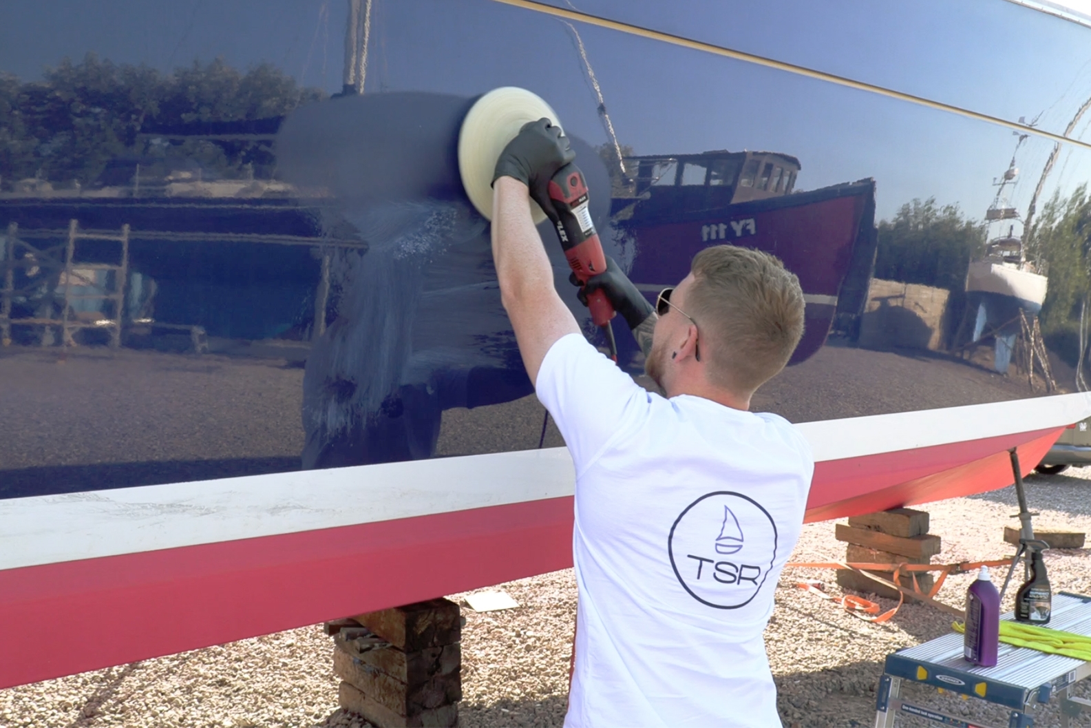 Tips on the best way to polish a boat hull