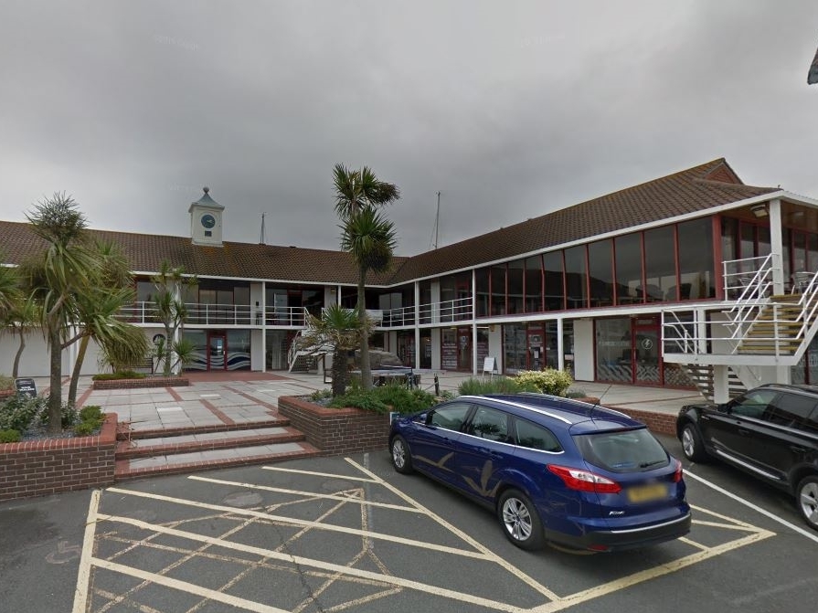 Units 3 & 7, Dolphin Building