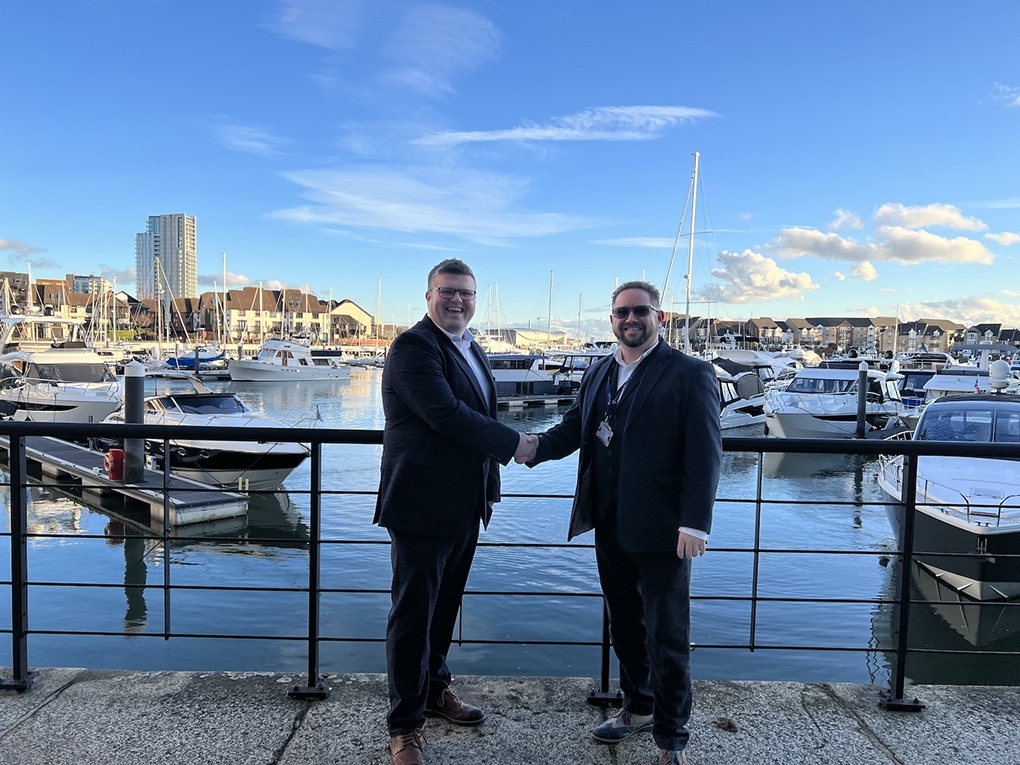 Richard Marsden (left) of Raymarine UK with Tim Mayer of MDL Marinas.