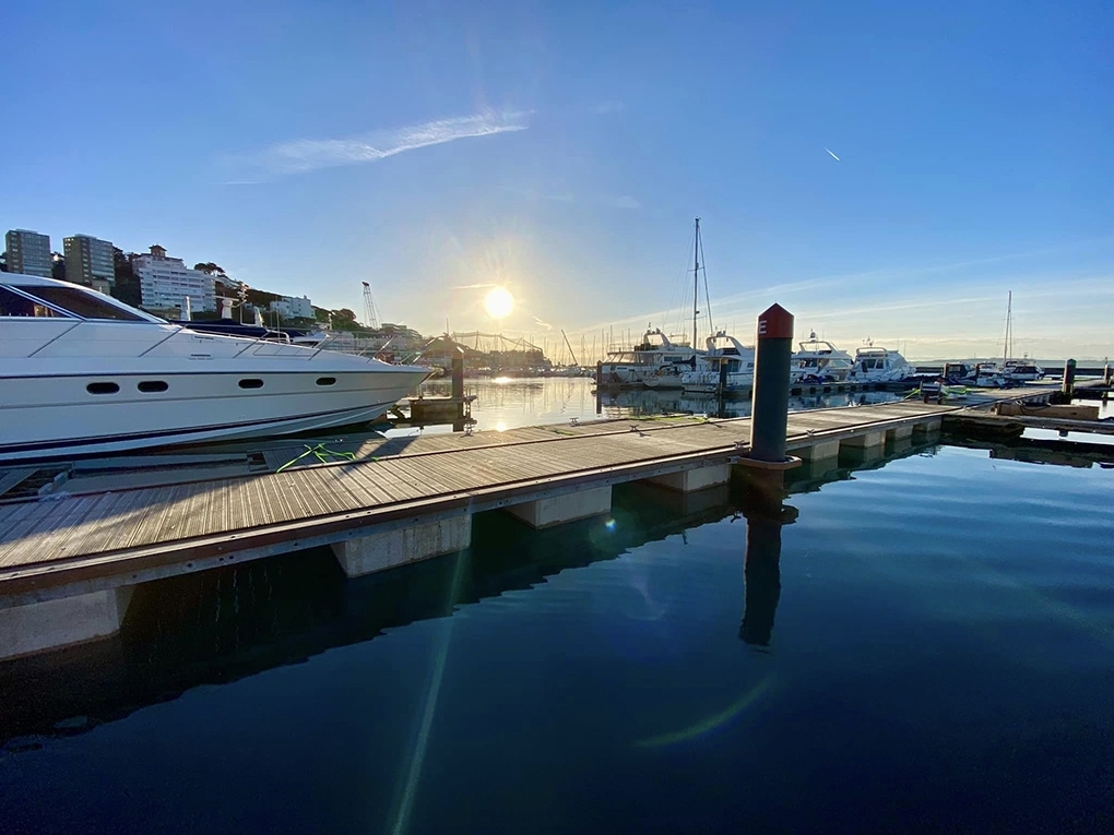 New pontoons being installed at Torquay Marina.