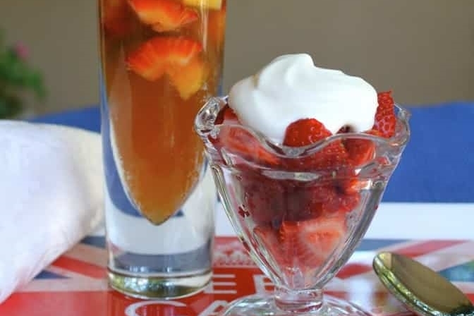 Berth Holder Pimm's, Strawberries & Cream